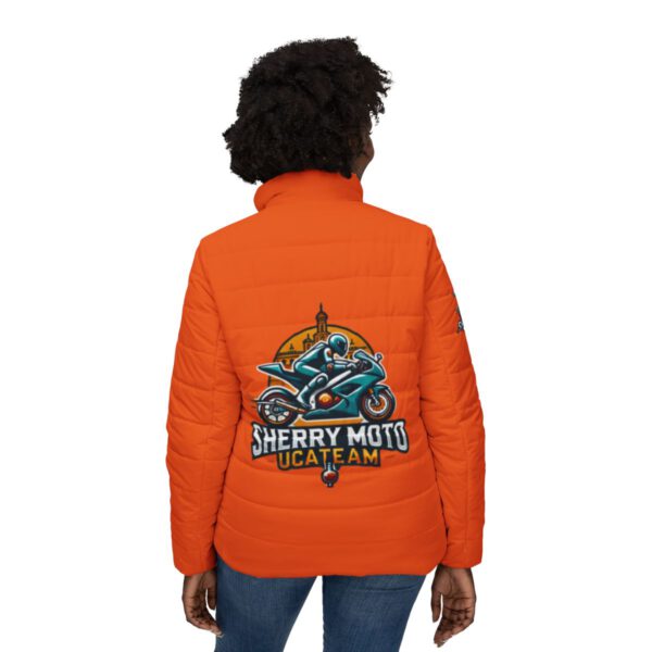 Chaqueta Oficial Sherry Moto UCATEAM Chaqueta oficial Sherry Moto UCATEAM de diseño moderno y materiales de alta calidad, ideal para los aficionados al motociclismo.