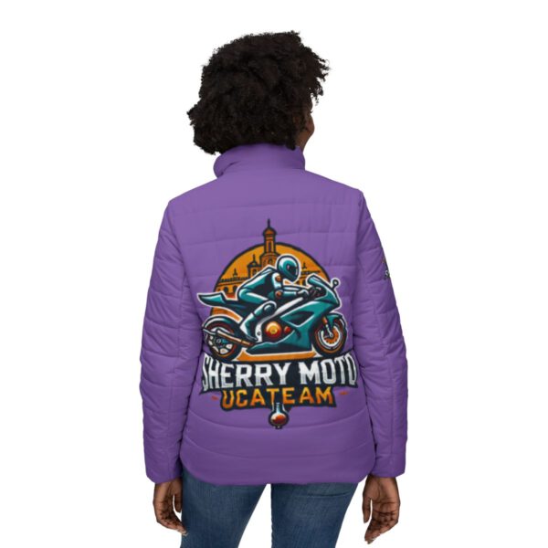 Chaqueta Oficial Sherry Moto UCATEAM Chaqueta oficial Sherry Moto UCATEAM de diseño moderno y materiales de alta calidad, ideal para los aficionados al motociclismo.